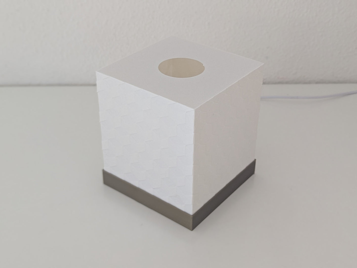 Optical illusion tablelamp