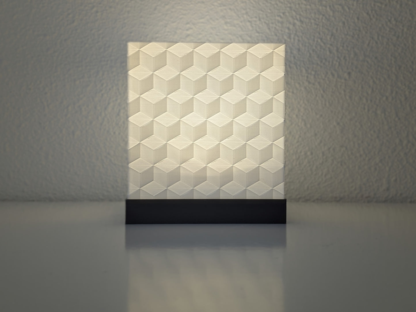 Optical illusion tablelamp
